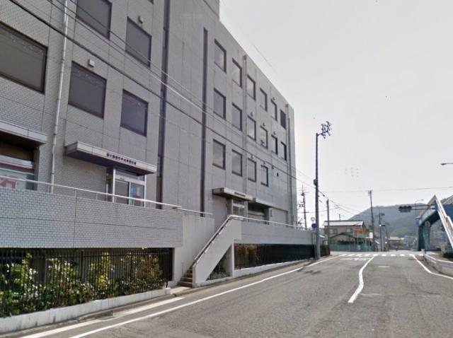 銀行　百十四銀行　中央市場支店（銀行）まで205m