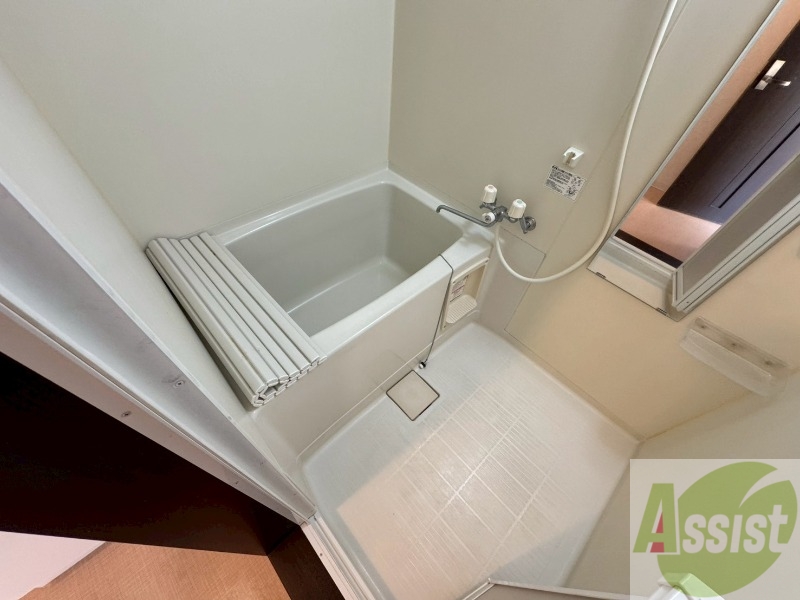 バス・シャワールーム　ユニットバスです。疲れを癒すのに欠かせませんね！