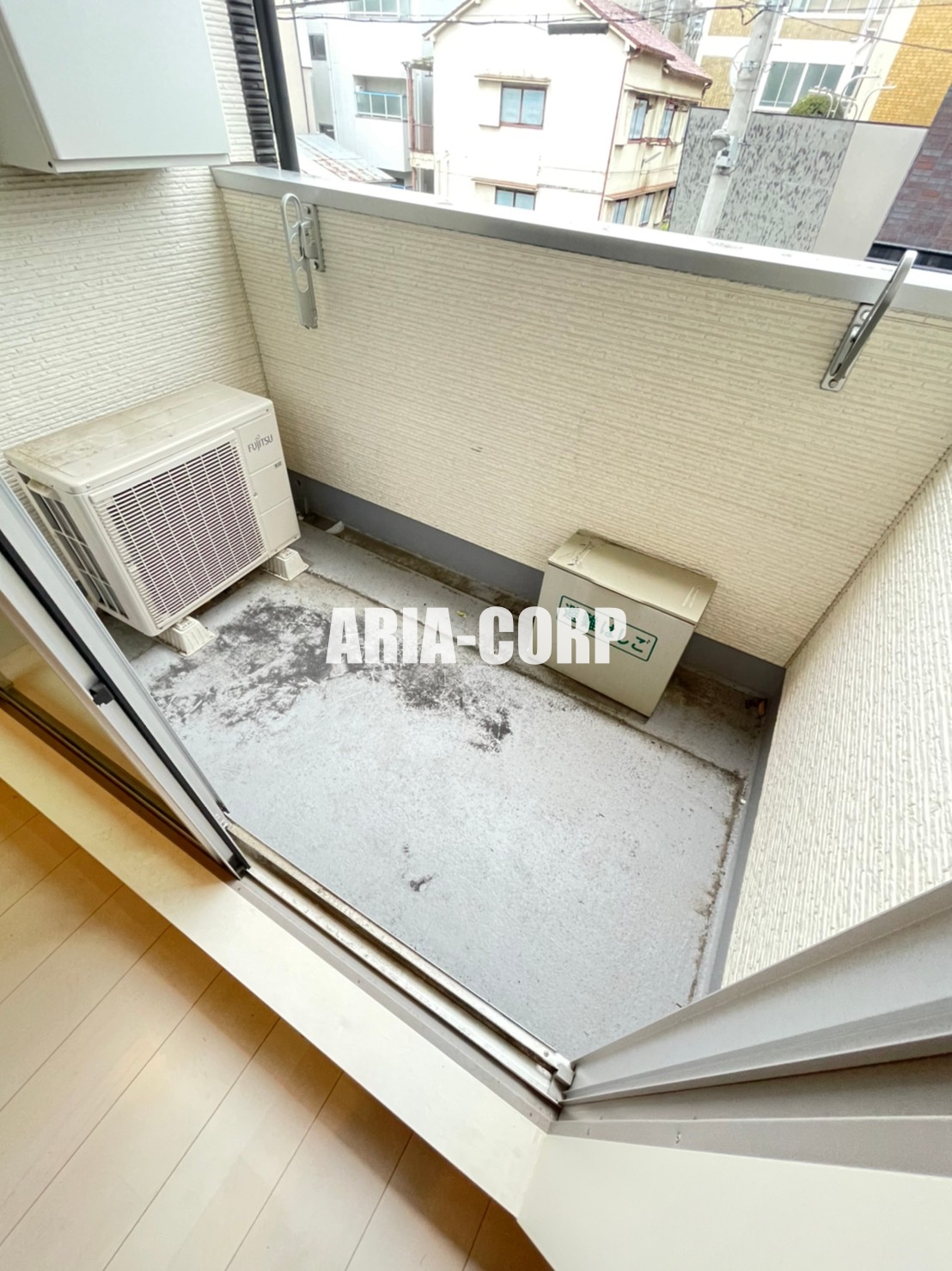 バルコニー　バルコニー、室内物干し、浴室乾燥と3箇所お洗濯物を干せます