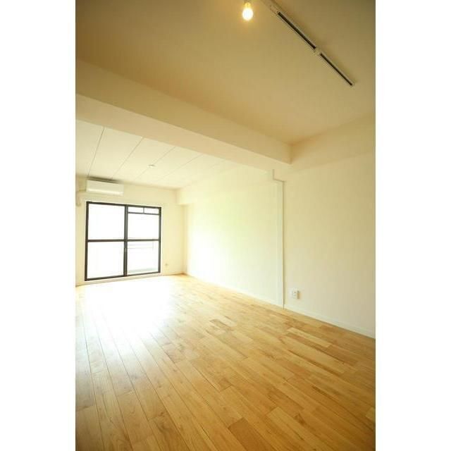 居室・リビング　別号室の参考写真