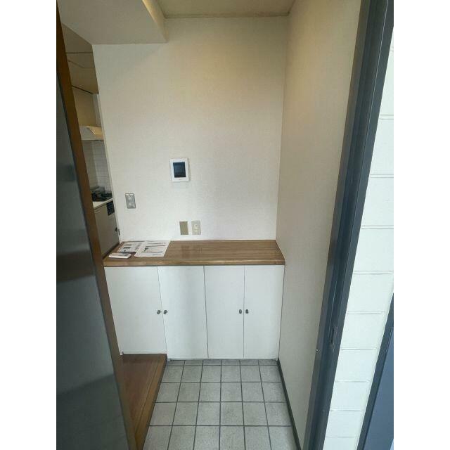 玄関　玄関横シューズボックス有り