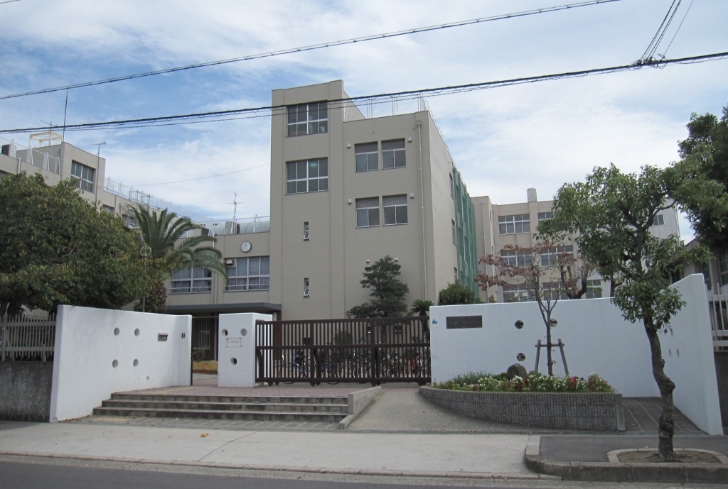 中学校　大阪市立新北島中学校（中学校）まで559m