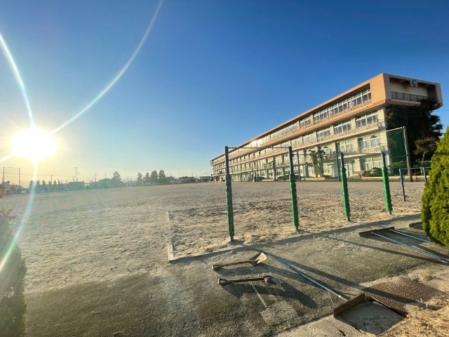 中学校　北名古屋市立訓原中学校（中学校）まで719m