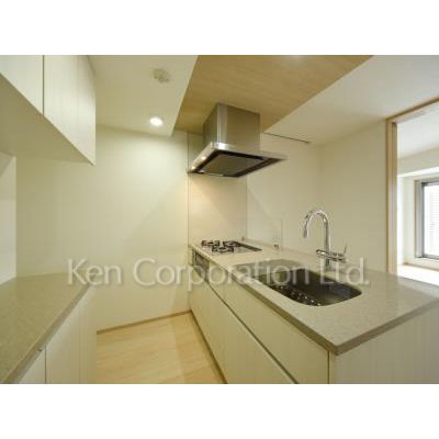 キッチン　同タイプ5階のお部屋を撮影。仕様が異なることがあります。