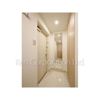 玄関　同タイプ5階のお部屋を撮影。仕様が異なることがあります。