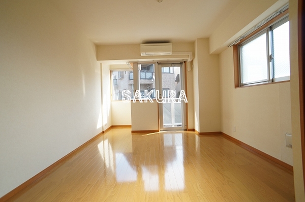 居室・リビング　使いやすい形の為、レイアウトを楽しめます♪