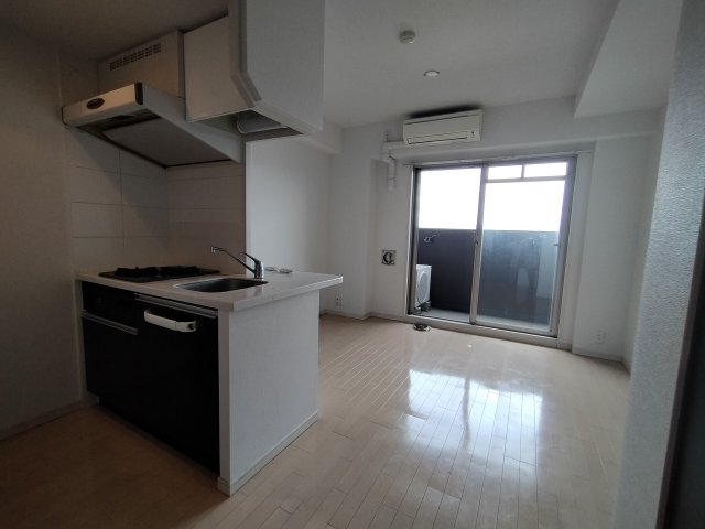 居室・リビング　エアコン付きで快適に過ごせます