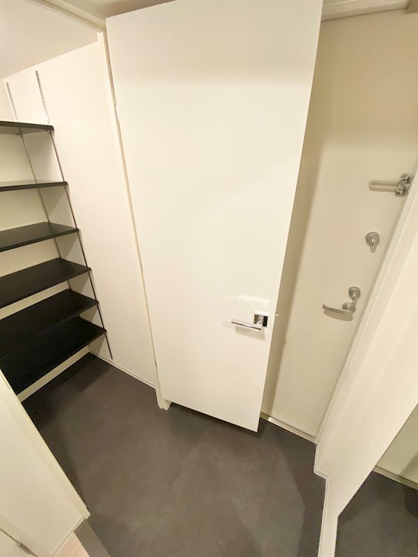 玄関　シューズインクローク有