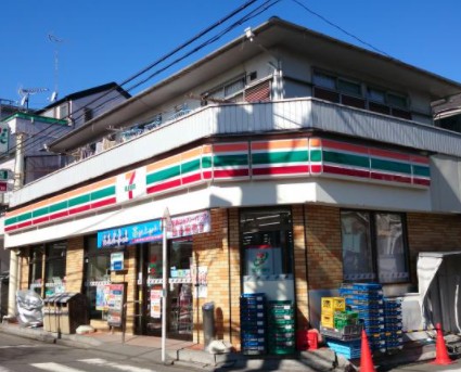 コンビニ　セブンイレブン 横浜白幡向町店（コンビニ）まで305m