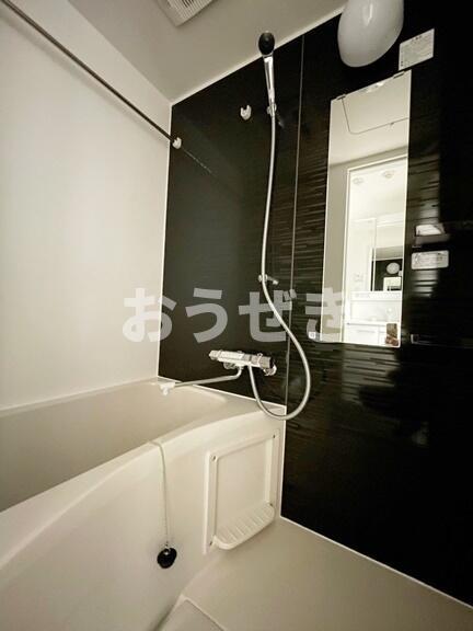 バス・シャワールーム　※室内画像は同物件別部屋です