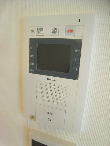 玄関　※写真と異なる場合は現状優先。オートロックなどセキュリティ面