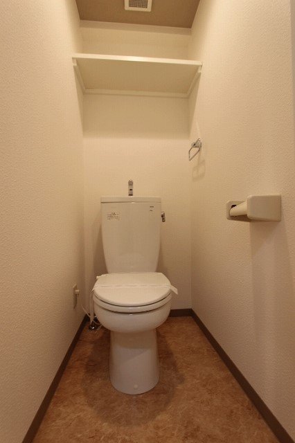 トイレ　同物件、別号室のものです。