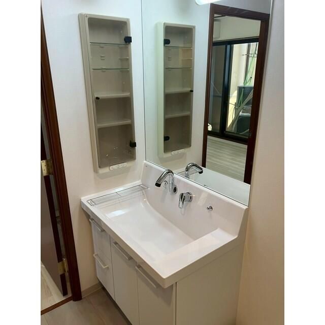 洗面設備　独立洗面台です