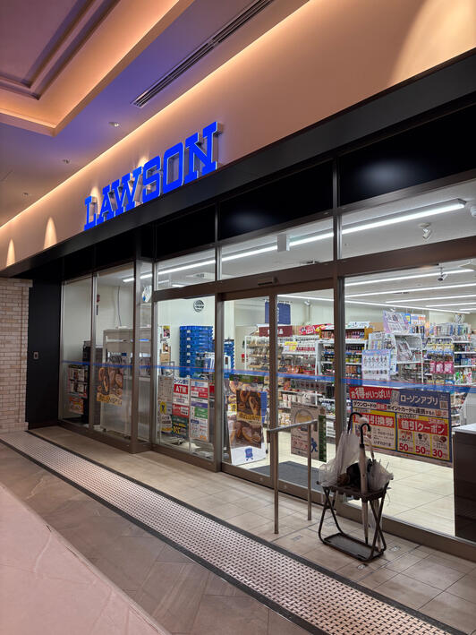 コンビニ　ローソン 羽沢横浜国大駅前店（コンビニ）まで500m