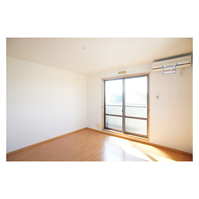 居室・リビング　明るい日差しの室内