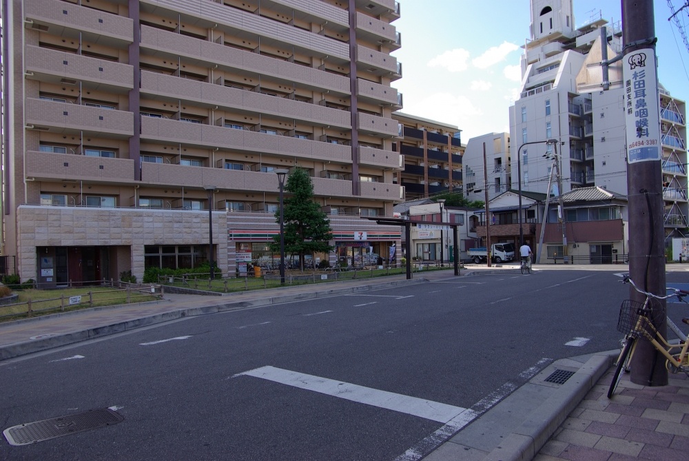 コンビニ　セブンイレブン JR塚口駅前店（コンビニ）まで218m