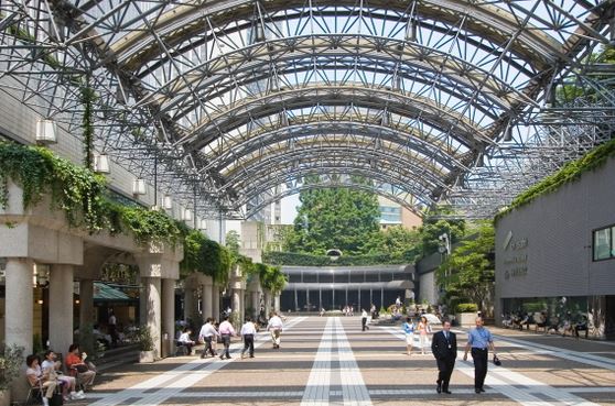 ショッピングセンター　アークヒルズ（ショッピングセンター）まで665m