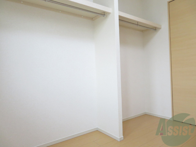 収納　寝室にあったクローゼット。荷物がたくさんあっても大丈夫。