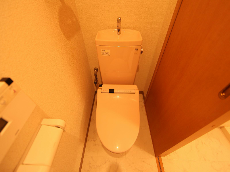 トイレ　温水洗浄暖房便座付トイレ