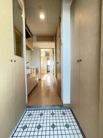 玄関　使いやすいキッチンです