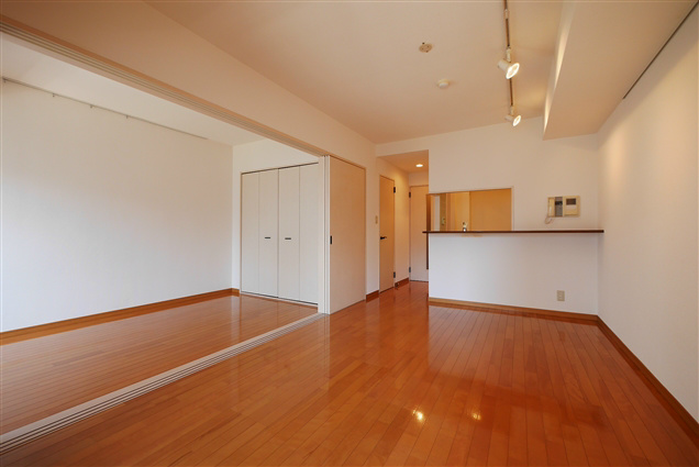 居室・リビング　別号室写真使用