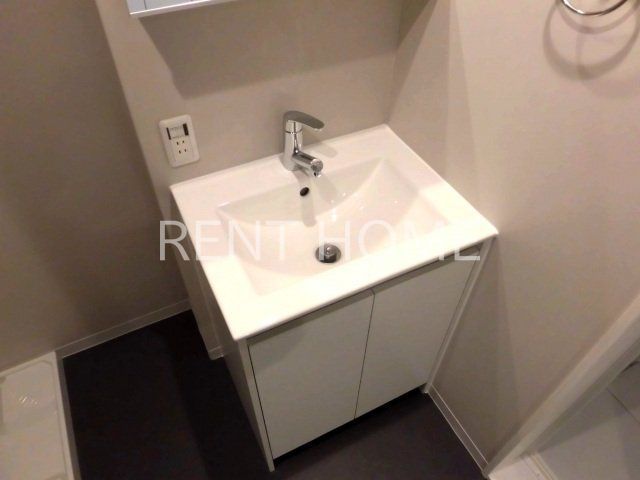 洗面設備　オシャレな洗面台です。