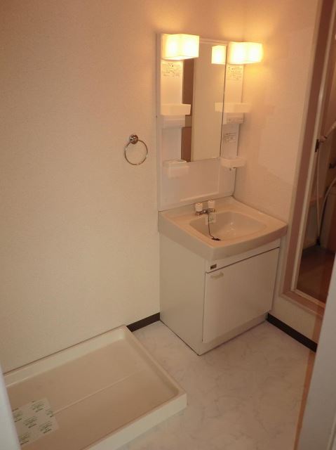 洗面設備　洗顔や歯磨きに欠かせない洗面台。