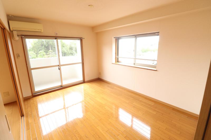 その他設備　洋室6.8帖のエアコン