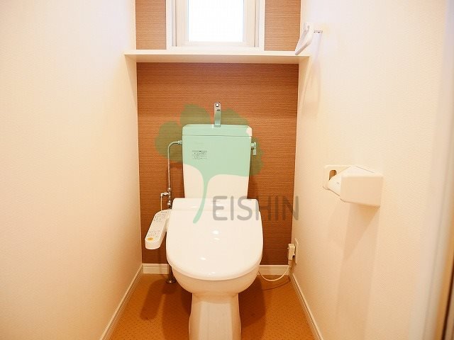 トイレ　温水洗浄付きトイレです！