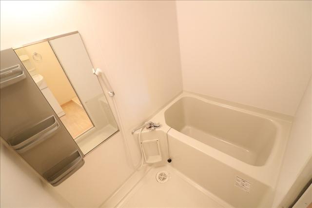 バス・シャワールーム　一日の疲れはこちらで！