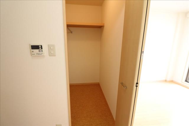 収納　洋室にあるウォークインクローゼットです。