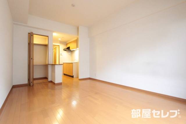 居室・リビング　広く使えるお部屋です