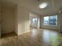 居室・リビング　日当たりが良くて心地よく過ごせそうなお部屋です。