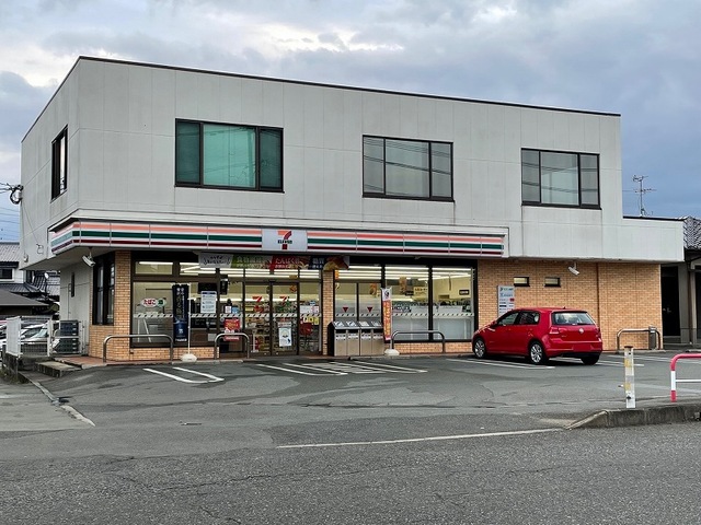 コンビニ　セブンイレブン沼山津４丁目店（コンビニ）まで400m