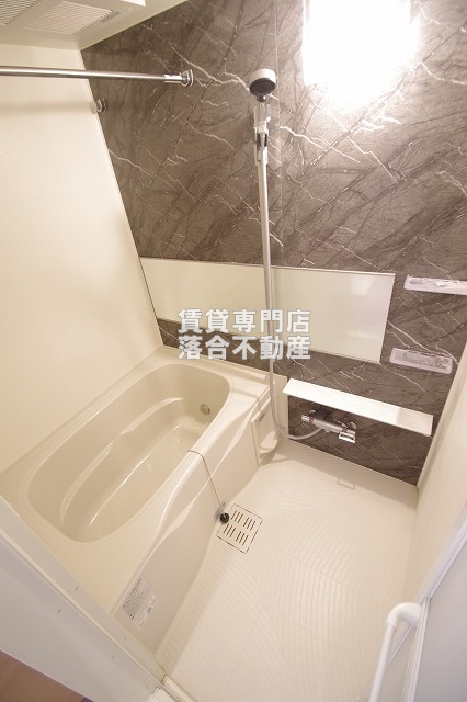 バス・シャワールーム　追い炊き機能付き♪