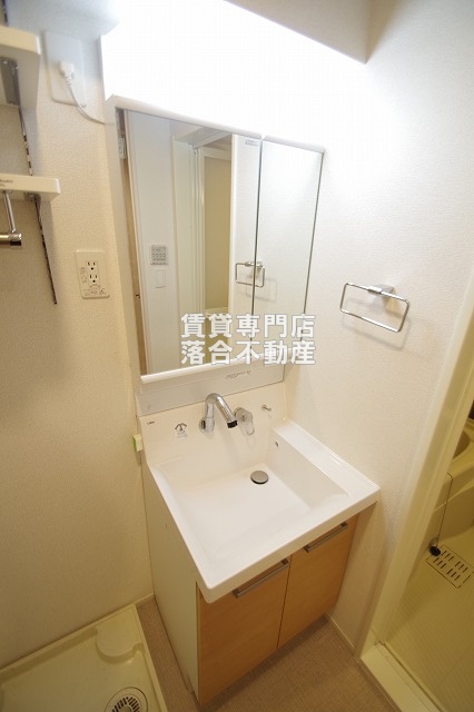 洗面設備　独立洗面化粧台付き