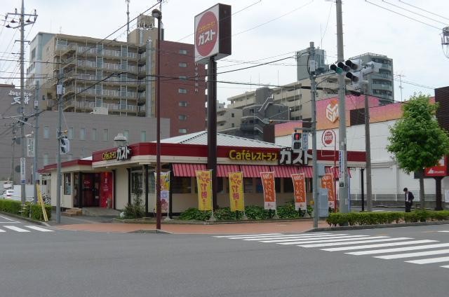 飲食店　ガスト（飲食店）まで700m