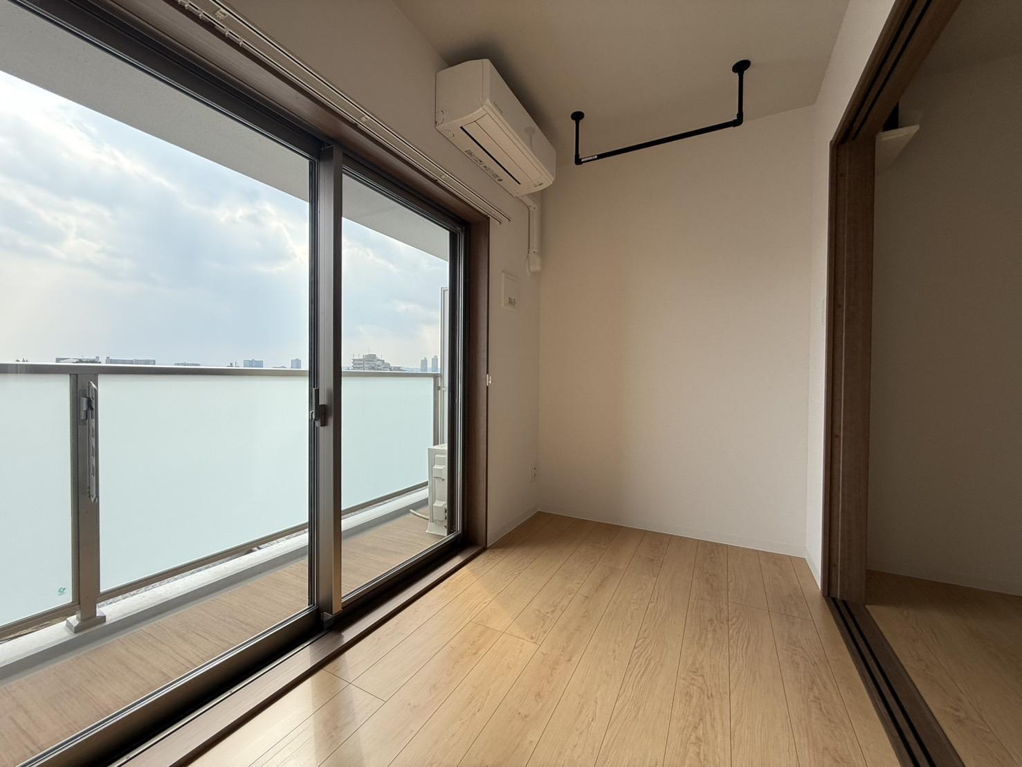 その他部屋・スペース　セミダブルベッドを置ける3.5帖の洋室です