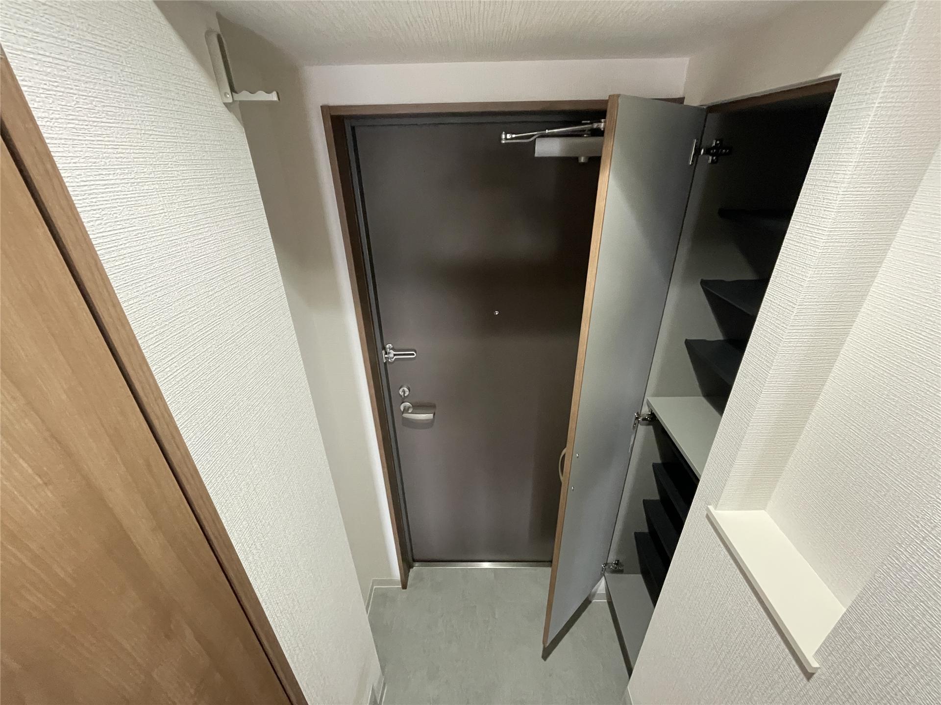 玄関　シューズボックス付きの玄関です