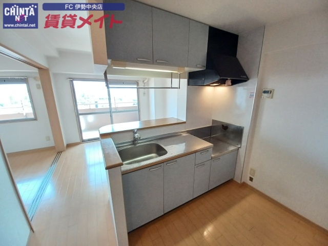 キッチン　同物件別部屋の写真