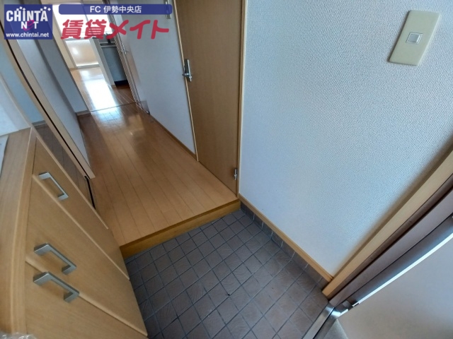 玄関　同物件別部屋の写真