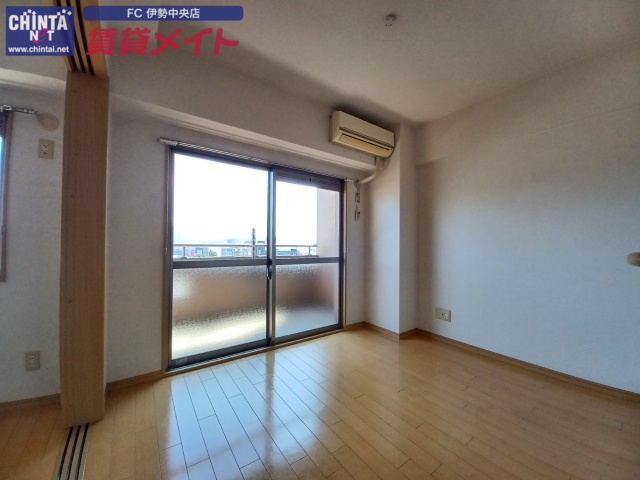 居室・リビング　同物件別部屋の写真