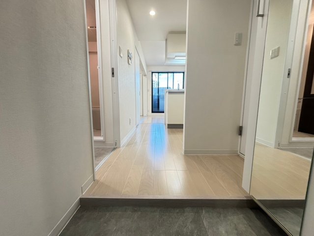 玄関　詳細は、RISUMO江坂本店までお問合せください♪