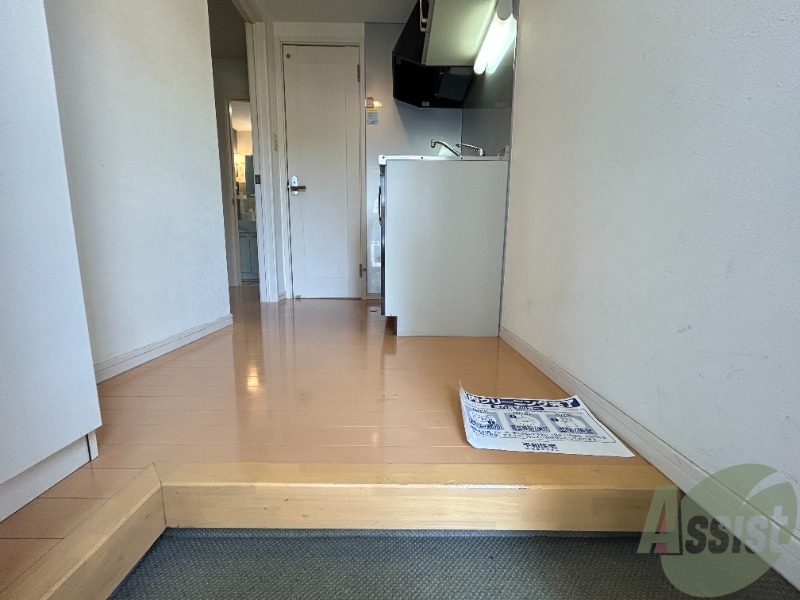 玄関　玄関は広く、来客時やお買い物から帰宅時なども安心です。
