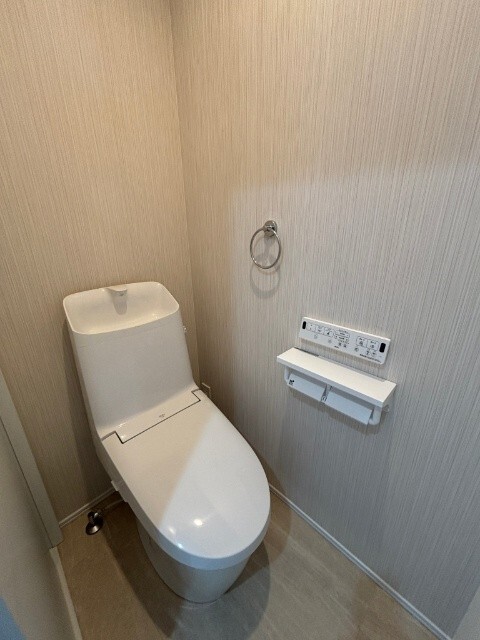 トイレ　清潔感あるスタイリッシュなトイレ空間