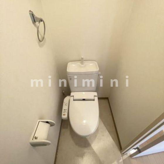 トイレ　※写真は別号室のものですので現状優先とさせていただきます