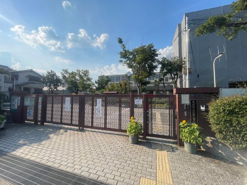 小学校　尼崎市立武庫の里小学校（小学校）まで437m