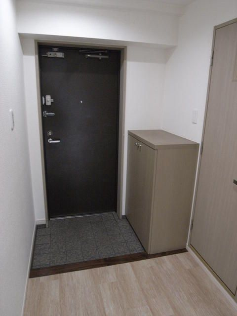 玄関　内見可能♪お電話がご案内スムーズです♪オンラインもOK♪