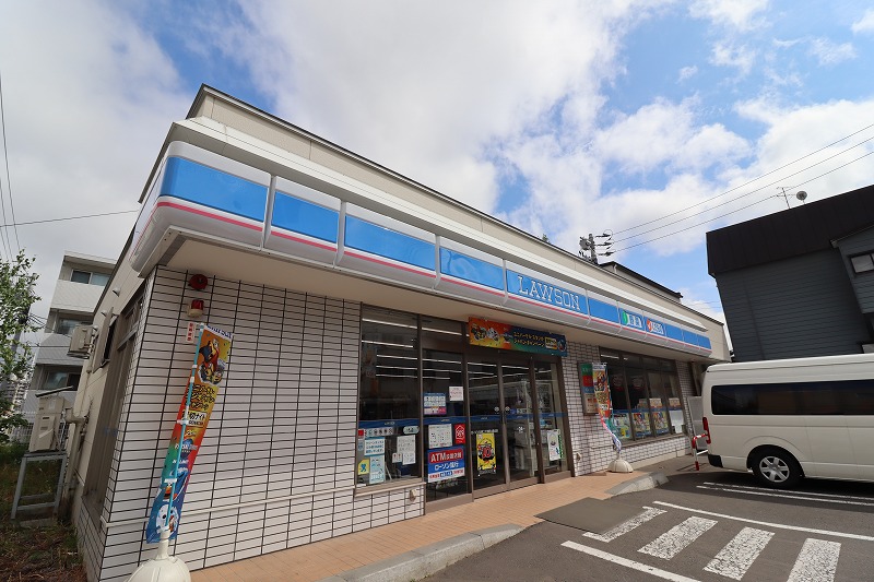 コンビニ　ローソン札幌二十四軒4条北店（コンビニ）まで188m