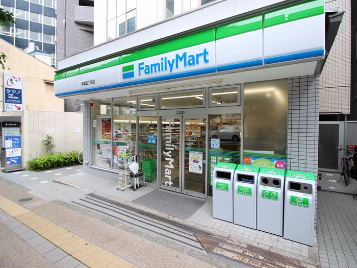 コンビニ　ファミリーマート（コンビニ）まで130m